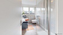 Badezimmer Bild 1 !!! Den Blick �bers Weitmarer Holz genie�en - ein offenes Wohnkonzept, das einfach �berzeugt !!!