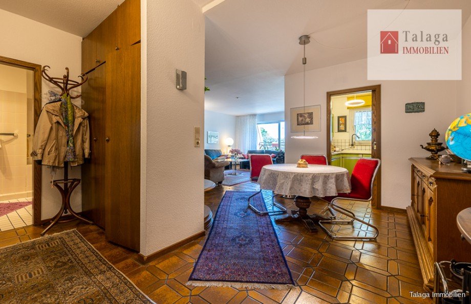 Blick vom Flur in den Ess-Wohnbereich Etagenwohnung Herne