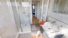 Badezimmer Bild 3 !!! Den Blick �bers Weitmarer Holz genie�en - ein offenes Wohnkonzept, das einfach �berzeugt !!!