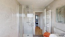 Badezimmer Bild 2 !!! Den Blick �bers Weitmarer Holz genie�en - ein offenes Wohnkonzept, das einfach �berzeugt !!!
