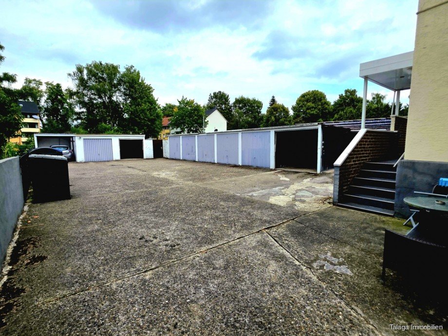 Garagenhofansicht komplett Mehrfamilienhaus Herne