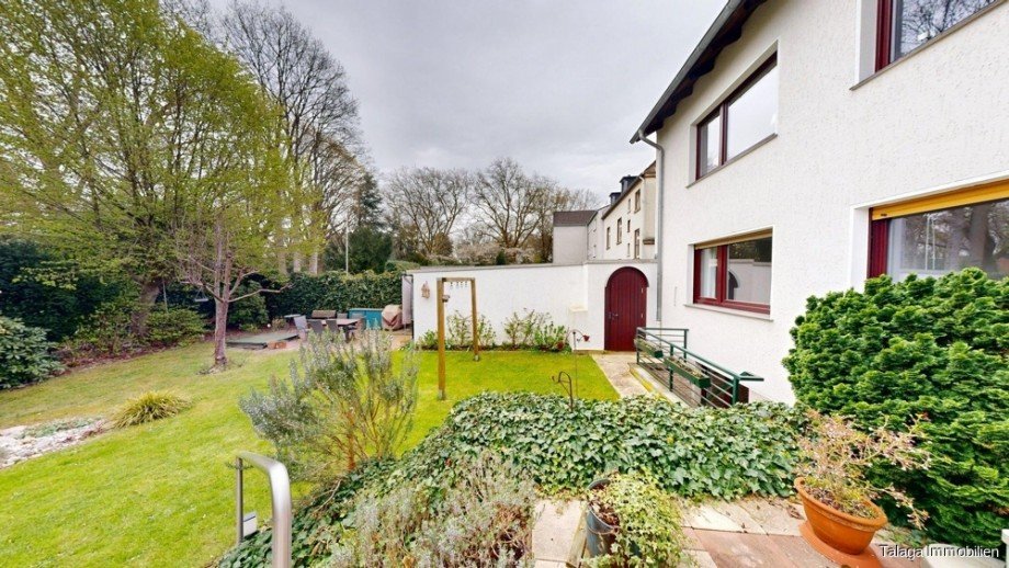 Garten zur Terrasse Zweifamilienhaus Herne