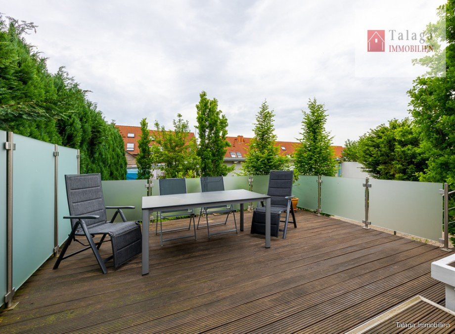 Terrasse vor dem Wintergarten Doppelhaush�lfte Essen