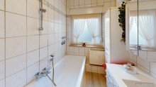 Bad Bild 1 !!! Erdgeschosswohnung mit Garten und Stellplatz - perfekt f�rs Wohnen im Alter  !!!