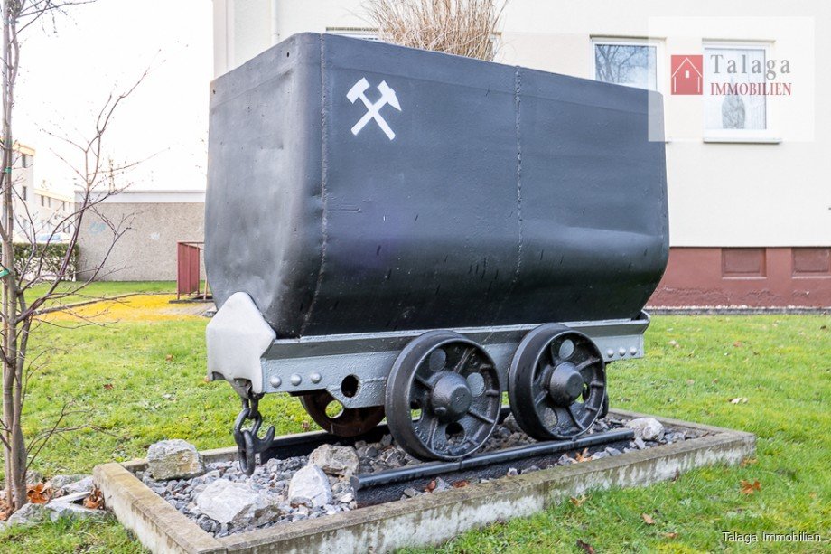 Lore vor dem Haus Etagenwohnung Bochum