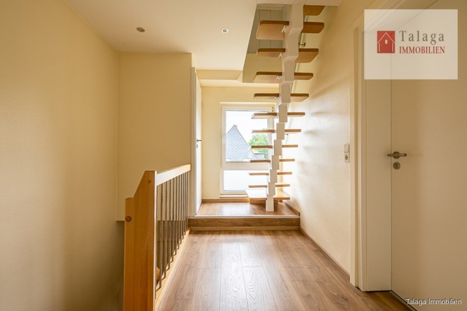 Treppe zum DG Doppelhaush�lfte Essen