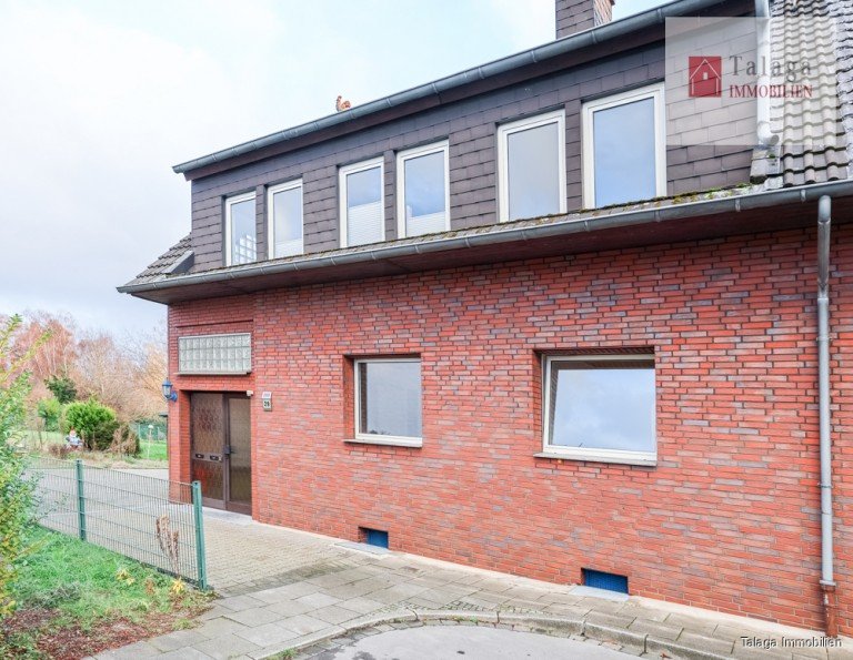 Au�enansicht Herne Zweifamilienhaus !!! So sch�n, dass Oma und Opa jetzt mit im Haus wohnen !!!